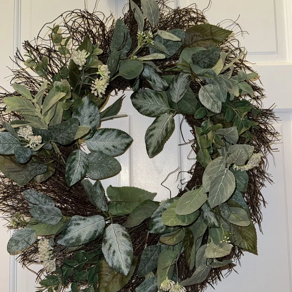 BRAND NEW FLORAL HANGER FOR DOOR DECOR GOOD FOR HOME